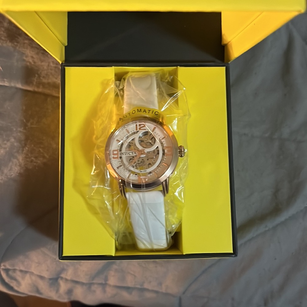 Watch - Picture 3 of 3
